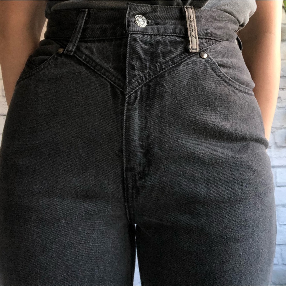 vintage Levi’s mom jeans